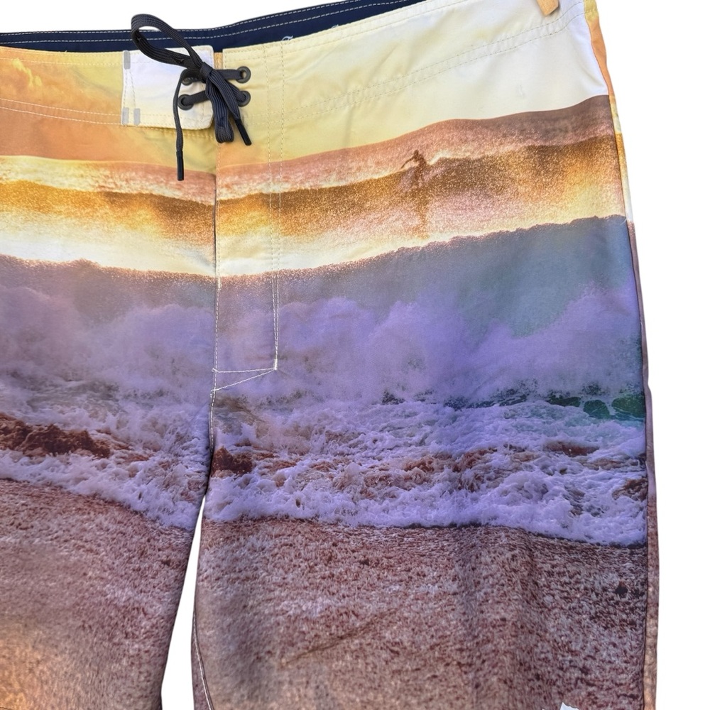 Tommy Bahama Board Shorts Size 38 Beach Swim trunks Artist Series SPF 30 NWT - Picture 4 of 7